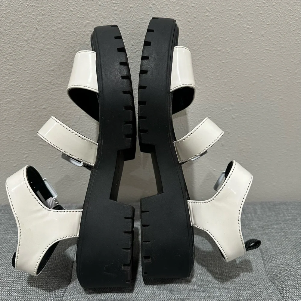 Sugar Indigo Women’s Platform Buckle Sandals